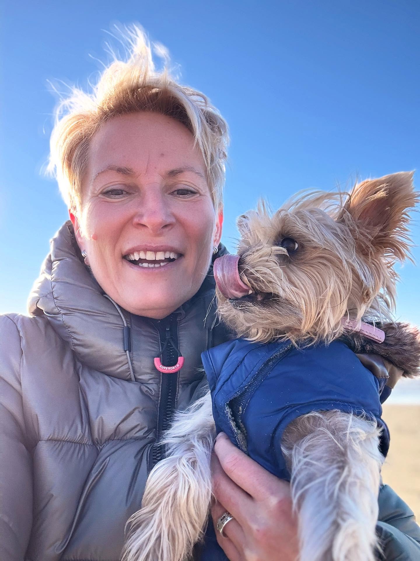 Ça y est, les doudounes sont de sortie !
L’hiver est là avec ses énergies yin, le temps d’introspection et de retour à soi.
Quelques fois c’est bon de prendre le temps, de s’arrêter de ralentir, on l’oublie tellement souvent.
Je vous invite à ralentir prochainement….
 Pour les prochaines séances d’activation Kundalini et de Breathwork en ligne depuis le confort de la maison et je vous garantis, 
ça fait un bien fou
À très bientôt
#prendreletemps #breathwork #kundaliniactivationprocess